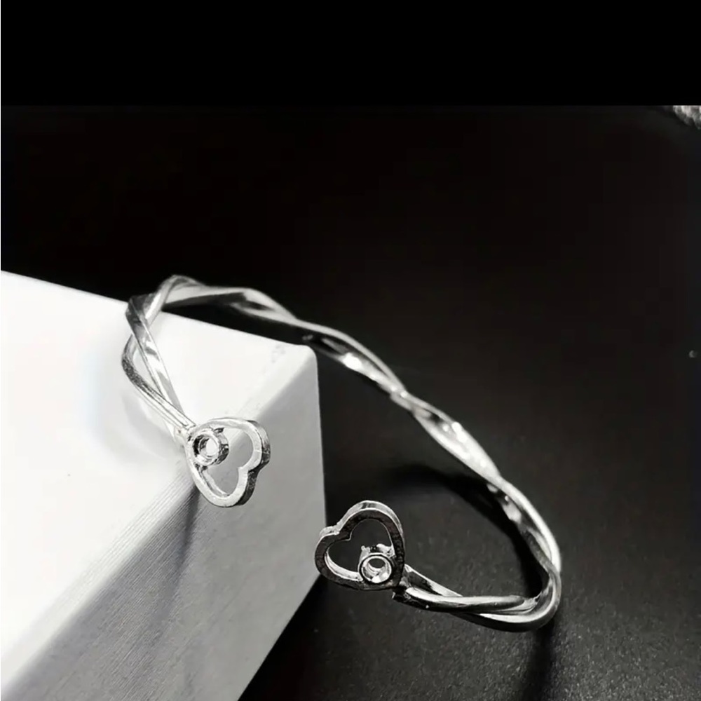 Open Stainless Steel Bangle Twisted Bracelet with Hearts NWT